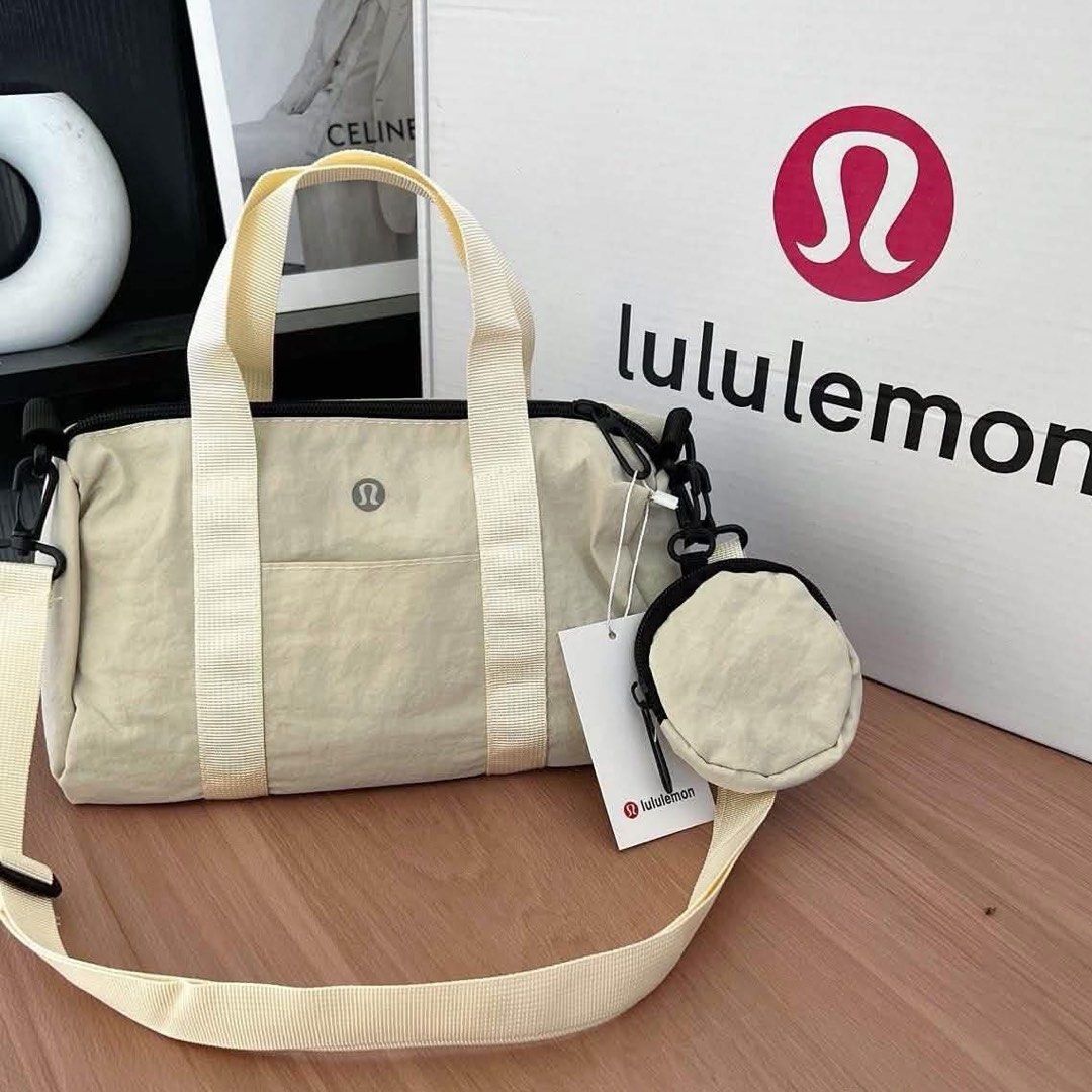 Lululemon two way bag (Category: Shoulder Bags) located in Quezon City. Submitted by stuffs.hellyy (Listing ID 1461772506, Image 3). Description: .
