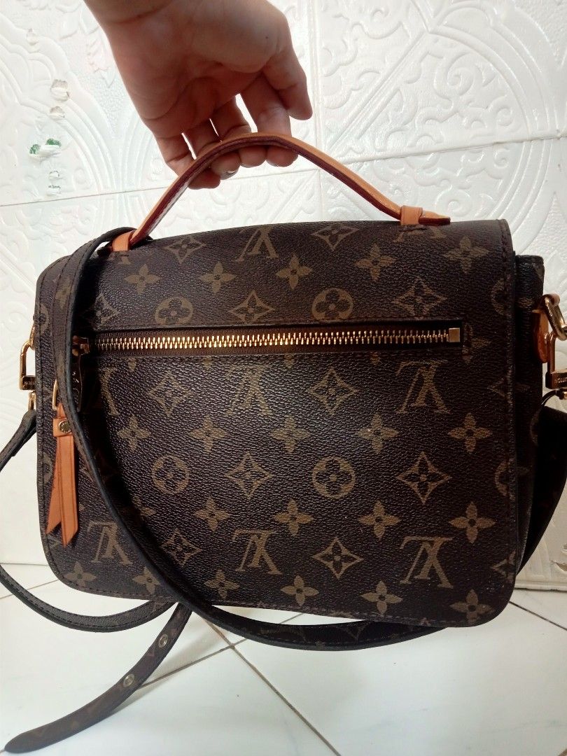 LV Monogram Pochette Metis❤ (Category: Luxury Bags & Wallets) located in Danao, Cebu. Submitted by wildbear-27a149 (Listing ID 1461564580, Image 3). Description: 📌 good condition.