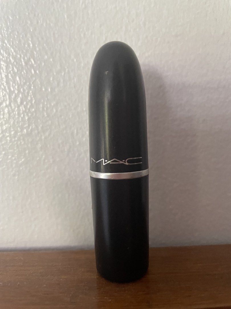 MAC Lipstick in Russian Red (Category: Makeup) located in Quezon City. Submitted by angelcakes_ (Listing ID 1461568229, Image 1). Description: Once or twice lang nagamit Willing po to send more pics Will have it sanitized and cleaned before shipping .