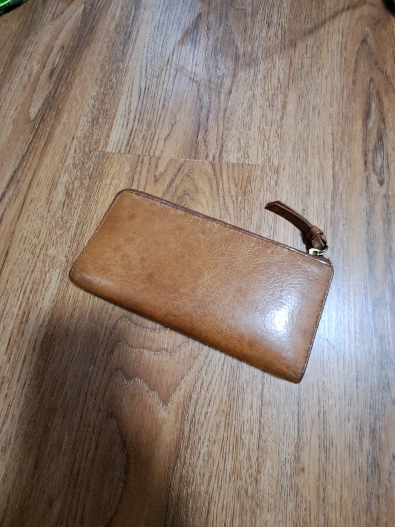 Madewell Continental Wallet (Category: Wallets & Card holders) located in Quezon City. Submitted by dealtoshop (Listing ID 1461576309, Image 1). Description: 100% ORIGINAL. PLEASE SEE THE PHOTOS FOR YOUR REFERENCES..