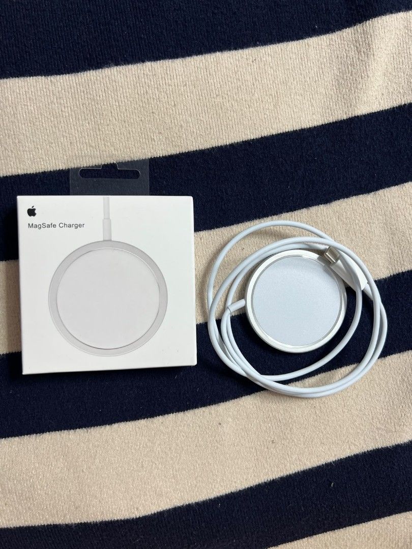 MAGSAFE CHARGER APPLE (Category: Chargers & Cables) located in Manila. Submitted by itsashy (Listing ID 1461634240, Image 1). Description: .