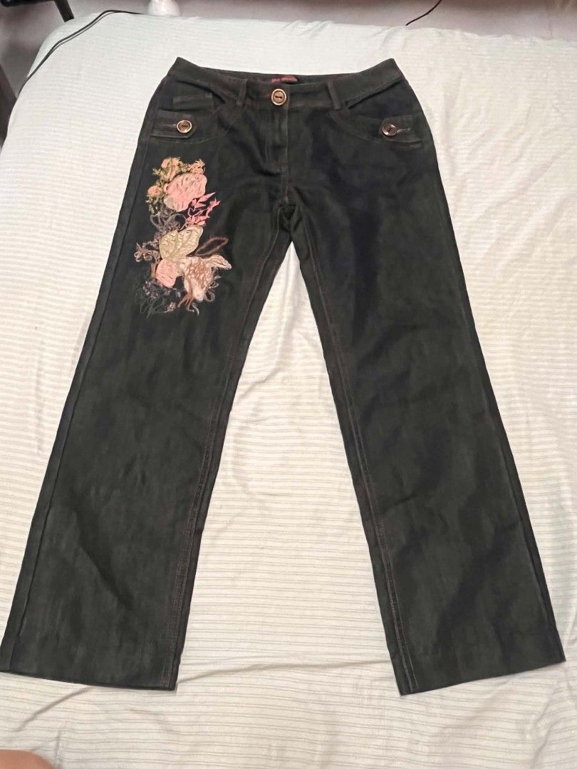 MAI MELLISA Y2K BEADED PANTS (Category: Jeans) located in Davao. Submitted by phantommaru_102910 (Listing ID 1461583462, Image 1). Description: .