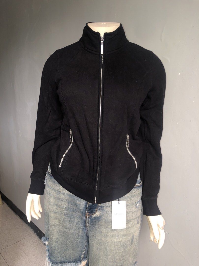 maine black fleece-style jacket (Category: Coats, Jackets and Outerwear) located in Noveleta. Submitted by prelovedmylabs (Listing ID 1461737881, Image 1). Description: ganda.
