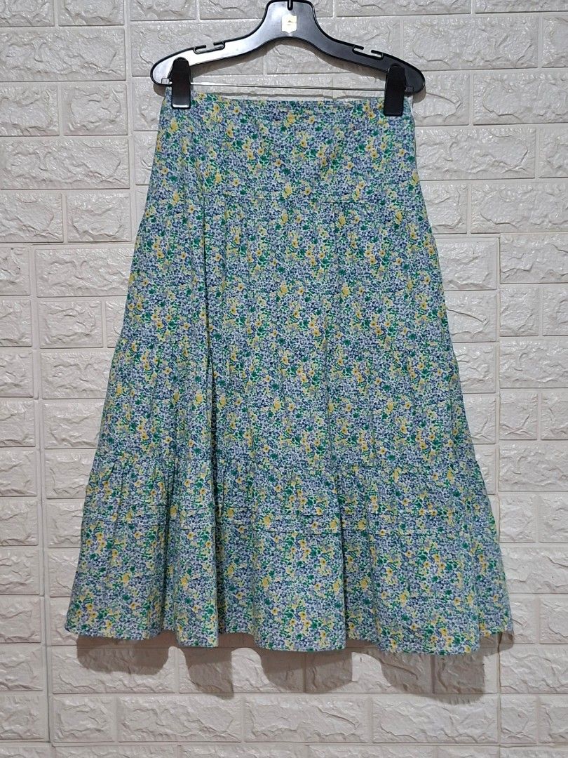 Maison de Roem Floral Skirt (Category: Skirts) located in Taguig. Submitted by authprelovedonlineshop2 (Listing ID 1461620612, Image 2). Description: Maison de Roem Floral Skirt Like New Waist26-28 L76cm Garterized Back Fashionable and Flowy Super nice Php588 🍀All items are preloved unless stated as brand new. 🍀Please manage your expectations. Major flaws will be indicated, if any. 🍀Color may vary due to lightning and photography. 🍀Always rea