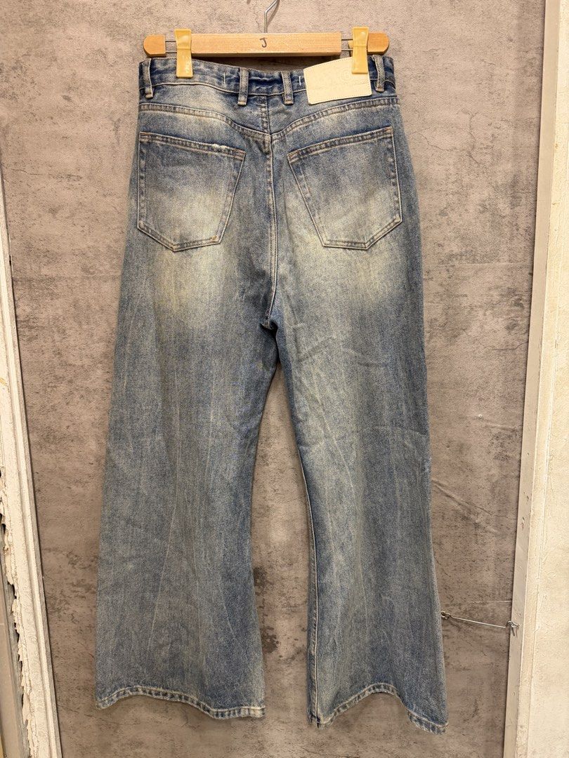 MAISON MARGIELA (Category: Jeans) located in Quezon City. Submitted by macleen17 (Listing ID 1461693793, Image 2). Description: MAISON MARGIELA Size 28 Excellent Condition MM6 Made in italy Wide leg pants .