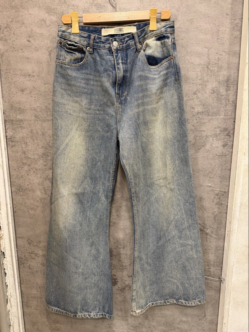 MAISON MARGIELA (Category: Jeans) located in Quezon City. Submitted by macleen17 (Listing ID 1461693793, Image 1). Description: MAISON MARGIELA Size 28 Excellent Condition MM6 Made in italy Wide leg pants .