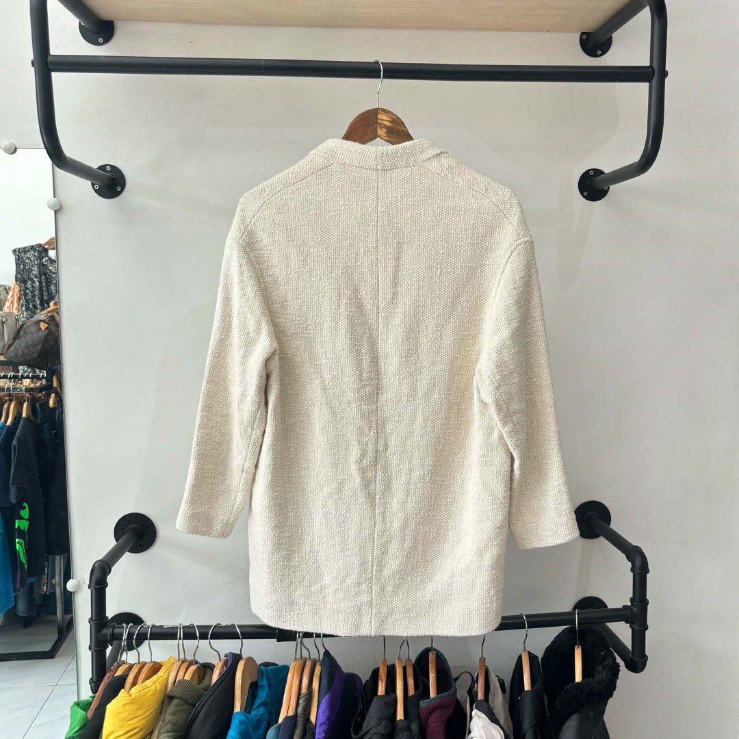 Maje Caspian Tweed coat (Category: Coats, Jackets and Outerwear) located in Bambang. Submitted by heats777 (Listing ID 1461640205, Image 3). Description: Excellent condition No issues Size: 1 on tag.
