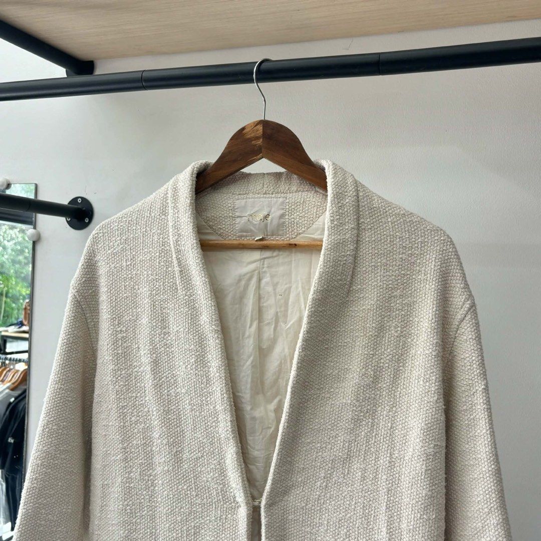 Maje Caspian Tweed coat (Category: Coats, Jackets and Outerwear) located in Bambang. Submitted by heats777 (Listing ID 1461640205, Image 1). Description: Excellent condition No issues Size: 1 on tag.