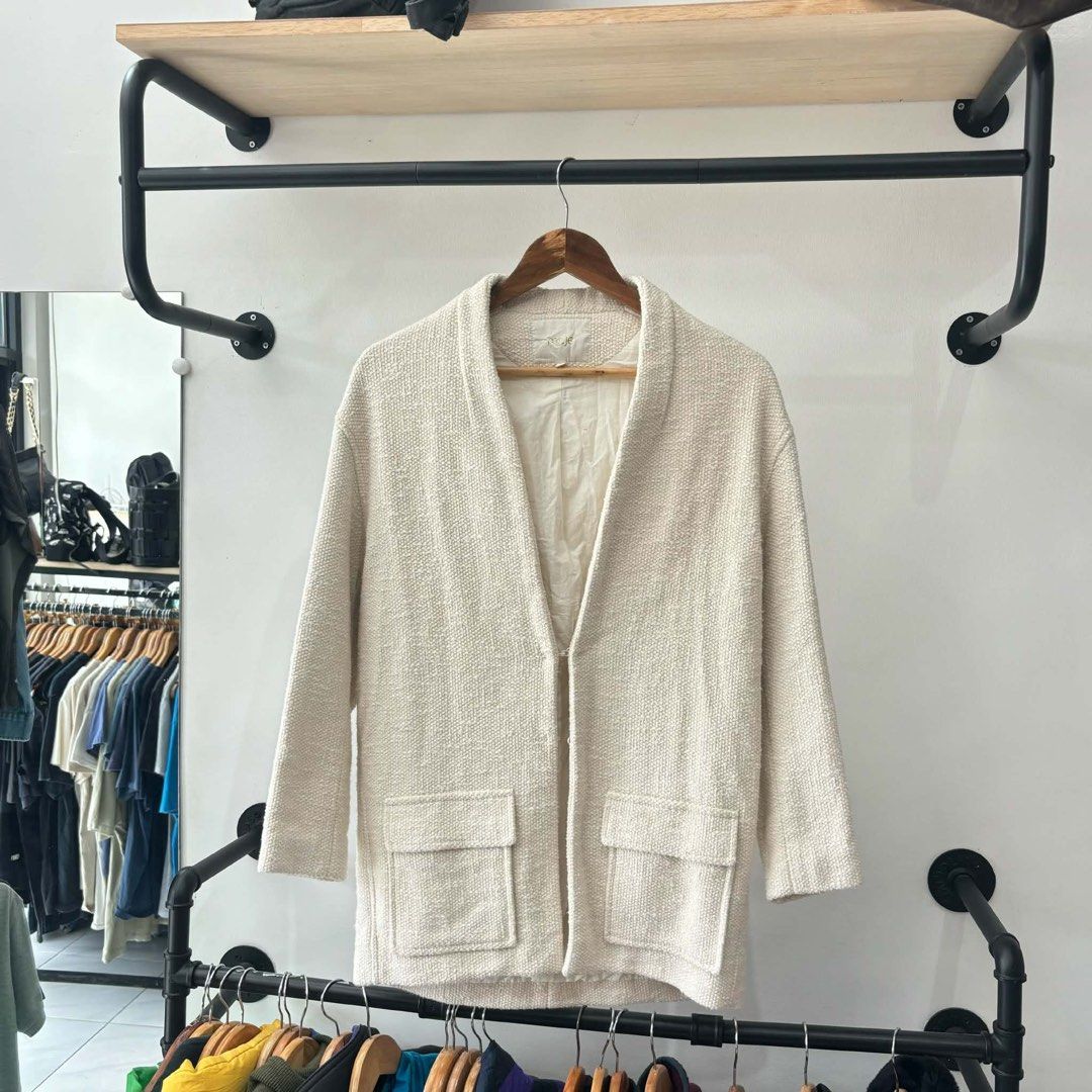 Maje Caspian Tweed coat (Category: Coats, Jackets and Outerwear) located in Bambang. Submitted by heats777 (Listing ID 1461640205, Image 2). Description: Excellent condition No issues Size: 1 on tag.