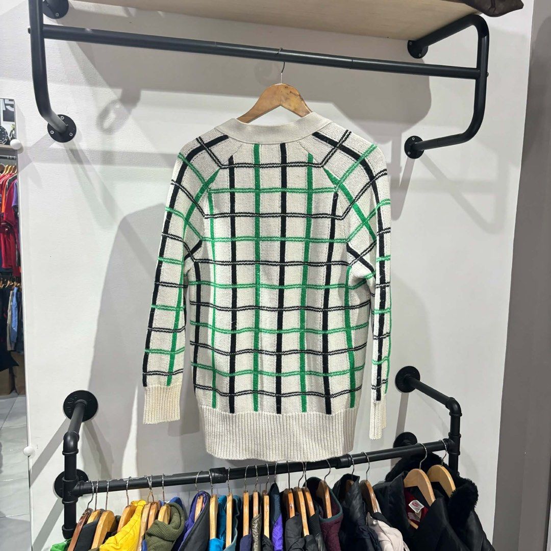 Maje knitted cardigan (Category: Coats, Jackets and Outerwear) located in Bambang. Submitted by heats777 (Listing ID 1461660451, Image 3). Description: Excellent condition No issue Size: 1 on tag.