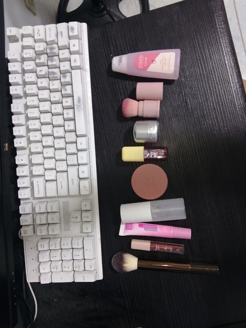 Make up Bundle | Take All (Category: Makeup) located in Malolos. Submitted by pcycloset_ (Listing ID 1461607321, Image 1). Description: PRE-LOVED MAKEUP BUNDLE FOR SALE RFS: Decluttering All items are authentic, pre-loved, and remain in good condition with plenty of product left. Shipping & Payment 🚚 Shipping Fee: Not included and will be shouldered by the buyer. 💳 Payment Methods: GCash, MariBank, or BPI only. 📌 Terms: • Payment first before 