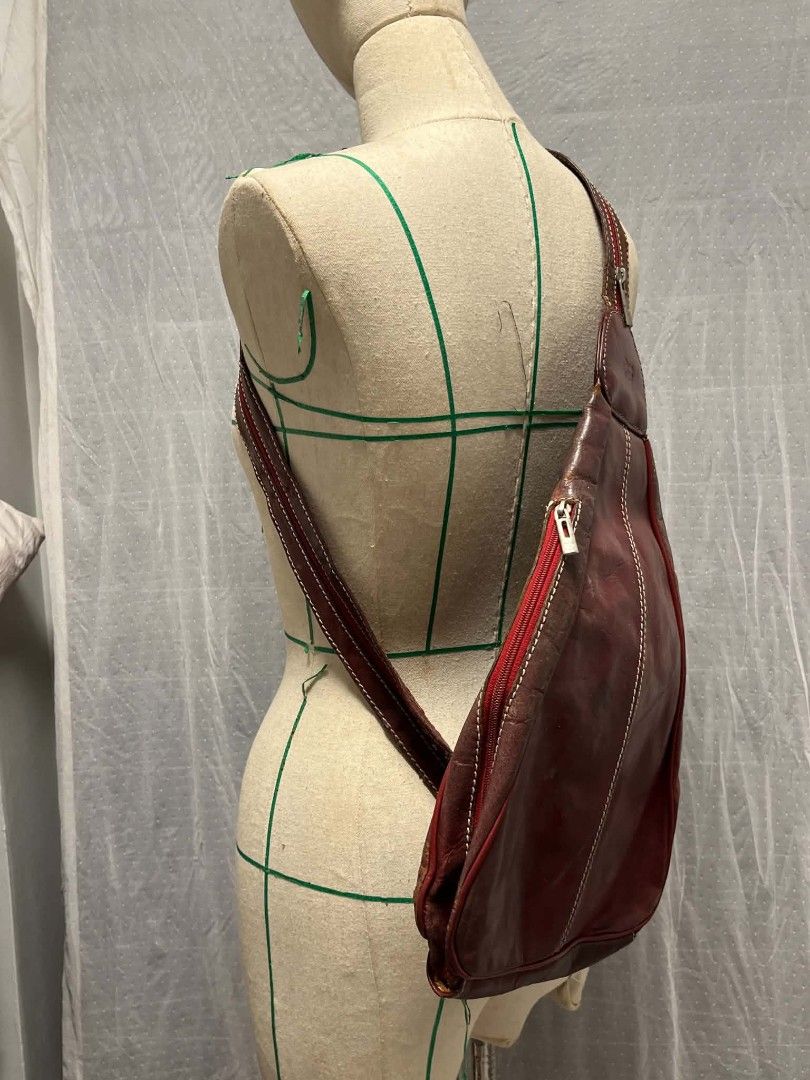 Maledetti Toscani leather bag (Category: Cross-body Bags) located in Manila. Submitted by elliejenner (Listing ID 1461749483, Image 3). Description: .