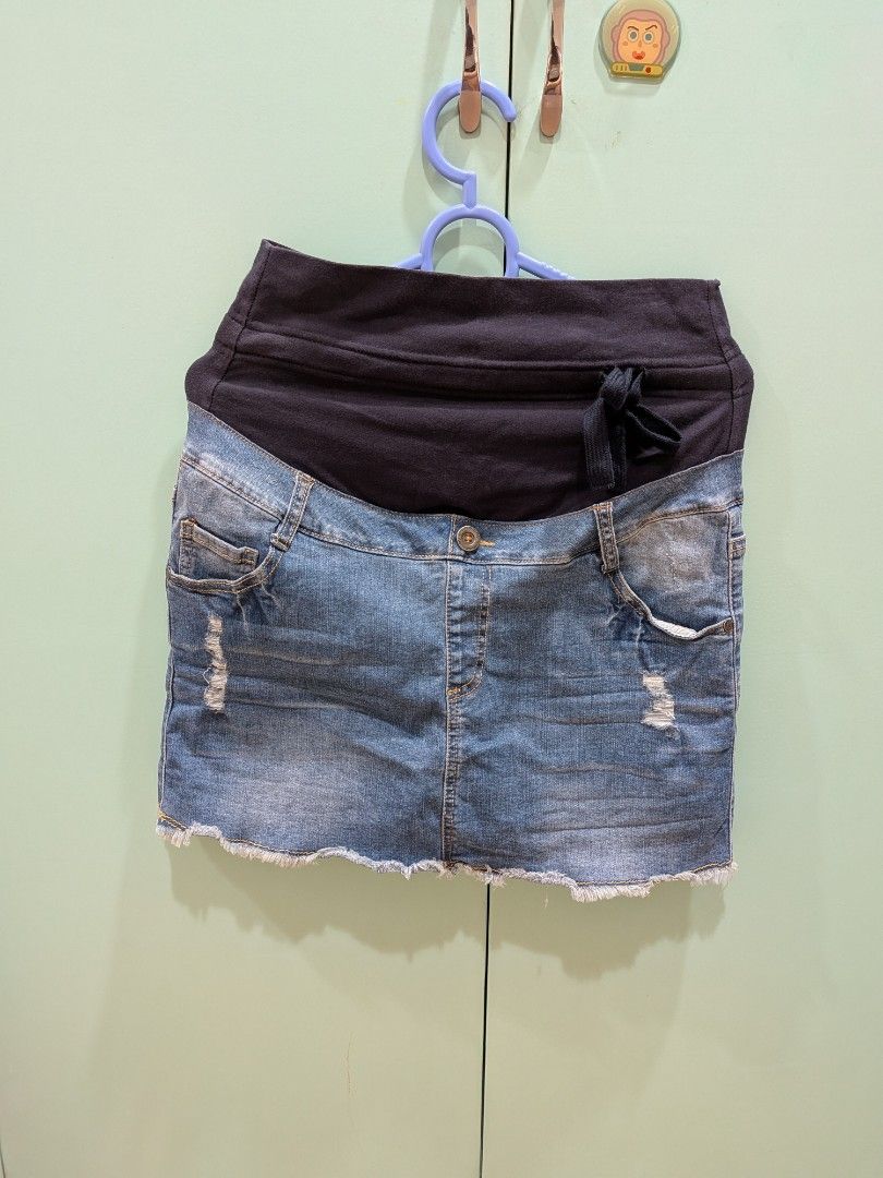 Mamaway Maternity Denim Skort (Category: Maternity wear) located in Manila. Submitted by jenley110 (Listing ID 1461607869, Image 2). Description: Comfy Mama Way denim maternity skort with a black panel. Distressed look, frayed hem, and built-in shorts. Perfect for everyday pregnancy wear..