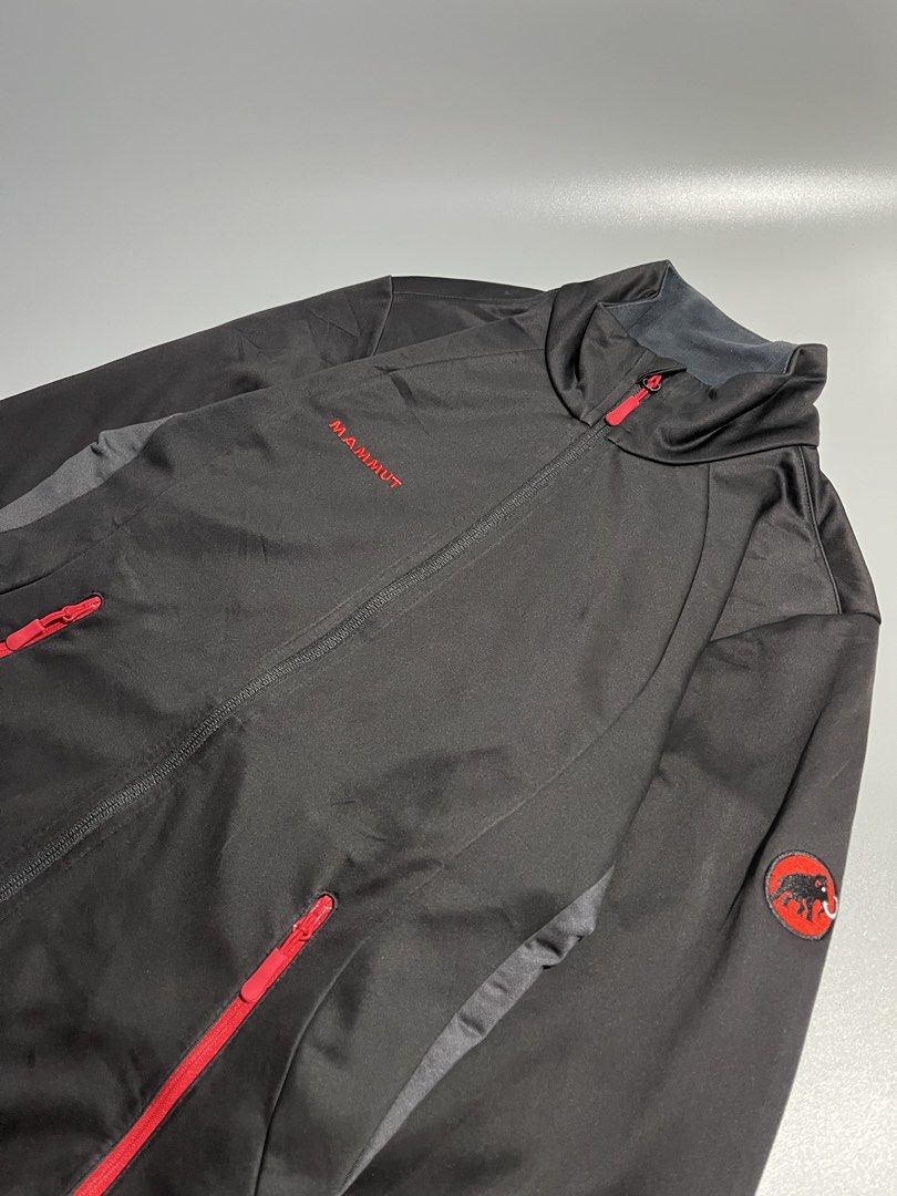 Mammut SOFtech Softshell Jacket (Category: Coats, Jackets and Outerwear) located in Caloocan City. Submitted by jvn_23 (Listing ID 1461717645, Image 3). Description: Mammut SOFtech Softshell Jacket Authentic/Legit💯 Excellent Condition 📍 No issue❗️ Color rate: 10/10📍 Dimes: 26” Length 20” Width Color may vary due to lighting. .