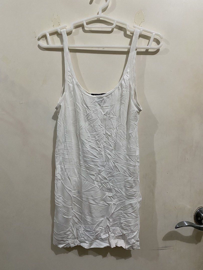 Mango Basics White Tank Top (Category: Sleeveless) located in Taguig. Submitted by maly01_ (Listing ID 1461567122, Image 1). Description: - has minimal dotted stains (may or may not be washable) dm for inquiries :).