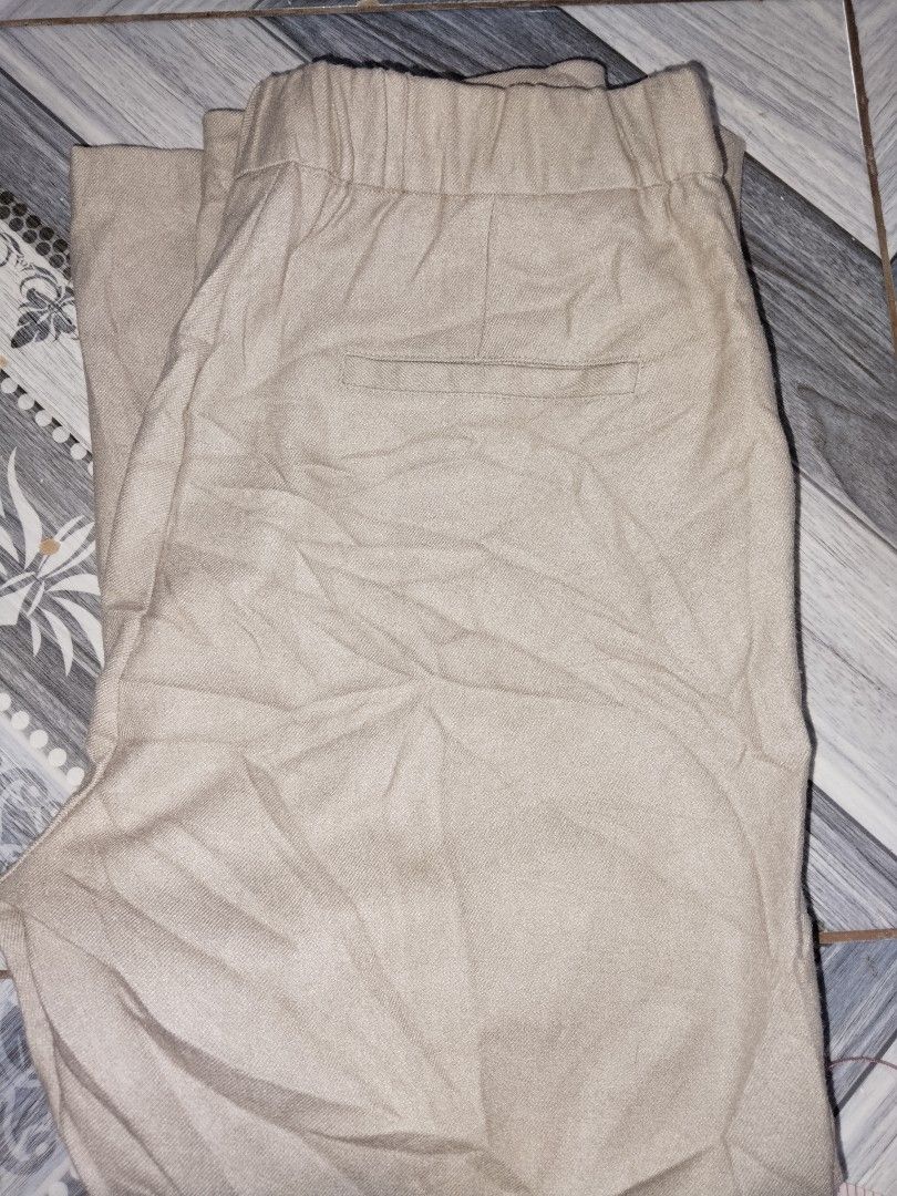 Mango Casual Pants (Category: Jeans) located in Mabalacat. Submitted by al_amin_thrift (Listing ID 1461572757, Image 2). Description: Mango Casual Pants — Beige / Light Brown — Size US 2 Quality pants from Mango! Versatile neutral beige color, soft smooth fabric, stretch waist comfort. Easy to match — office, casual, or smart looks. • Brand: Mango • Size: US 2 — approx. W26"–27" • Color: Beige / Light Taupe • Fabric: Soft twill with stretch waist