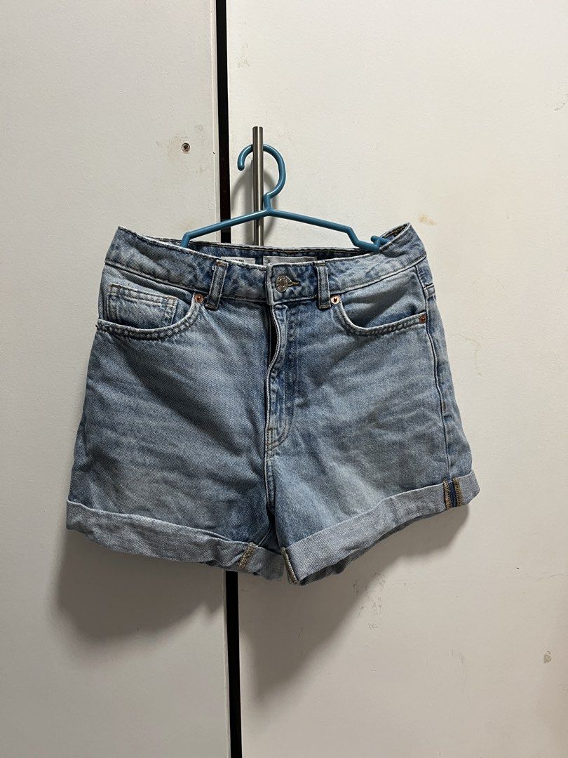 Mango Light Wash Denim Mom Shorts (Category: Shorts) located in Paranaque City. Submitted by summertimesundays (Listing ID 1461681052, Image 1). Description: - fits up to medium (28) but best for size small (24-26) - light wash denim - mop: maribank/bpi/bdo - mod: j&t c/o buyer or meetup around ust.