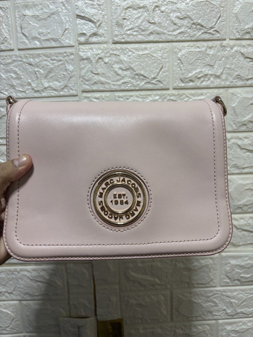 Marc Jacobs The Insignia Shoulder Bag (Category: Luxury Bags & Wallets) located in Meycauayan. Submitted by maxsshopzter (Listing ID 1461568606, Image 1). Description: Light pink.