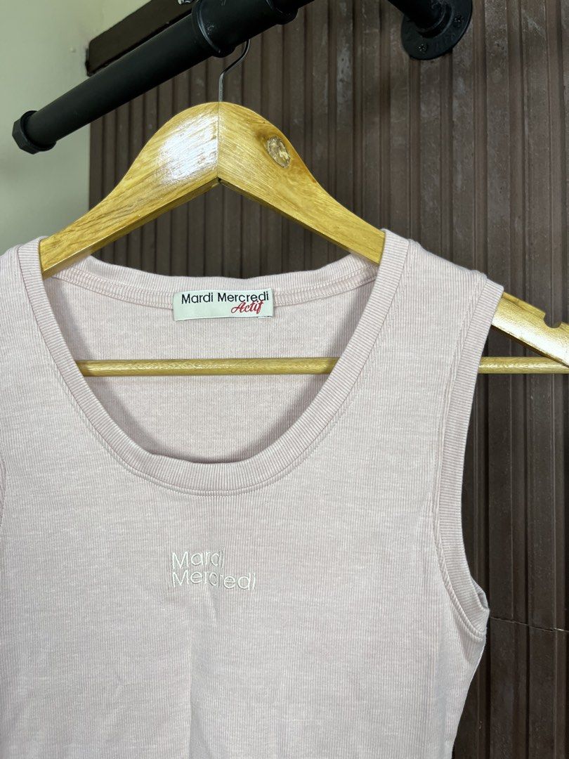 Mardi Mercredi Actif Tank Top (Category: Sleeveless) located in Cabanatuan. Submitted by cabsygoods (Listing ID 1461701686, Image 2). Description: Mardi Mercredi Actif Tank Top Width 17 Length 23 Very good condition No issue Color rate 9/10 Dm to purchase! 📩.