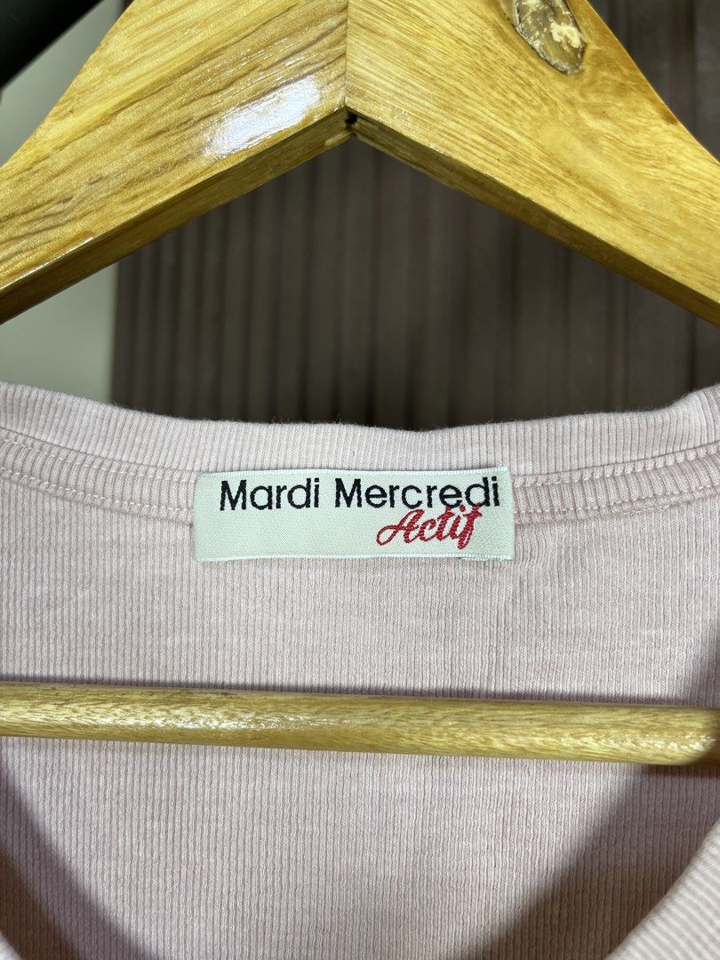 Mardi Mercredi Actif Tank Top (Category: Sleeveless) located in Cabanatuan. Submitted by cabsygoods (Listing ID 1461701686, Image 3). Description: Mardi Mercredi Actif Tank Top Width 17 Length 23 Very good condition No issue Color rate 9/10 Dm to purchase! 📩.