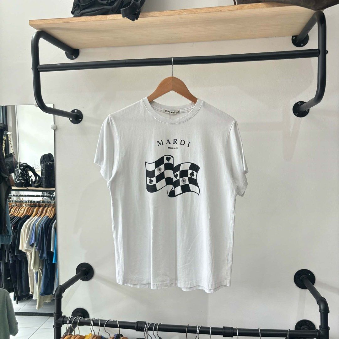 Mardi Mercredi shirt (Category: Shirts) located in Bambang. Submitted by heats777 (Listing ID 1461642796, Image 2). Description: Good condition No issues Best fit Medium.