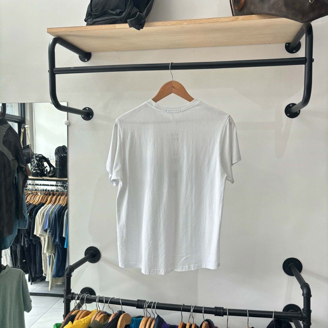 Mardi Mercredi shirt (Category: Shirts) located in Bambang. Submitted by heats777 (Listing ID 1461642796, Image 3). Description: Good condition No issues Best fit Medium.