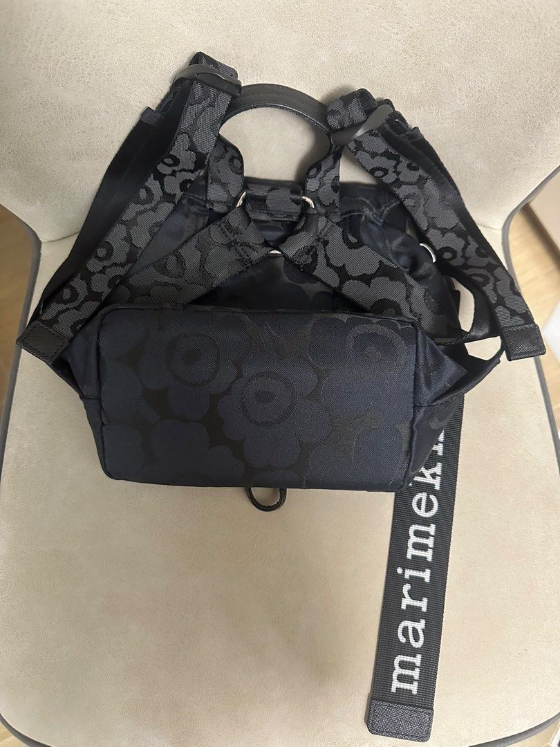 marimekko backpack （分類：手袋及銀包）位於 Hong Kong。 由 baobao526 提交（商品編號 1461709325，圖片 2）。簡介： EVERYTHING SMALL UNIKKO BACKPACK SPECIFICATIONS Material: 100 % Polyester Size: H21 x W20 x D12 (CM)。