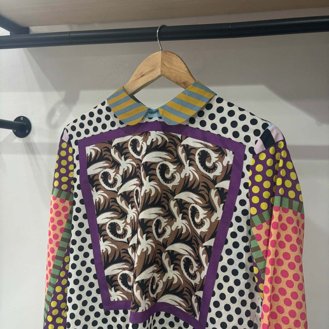 Marni patterned blouse (Category: Blouses) located in Bambang. Submitted by heats777 (Listing ID 1461659417, Image 1). Description: Excellent condition No issues Size: 40 on tag.