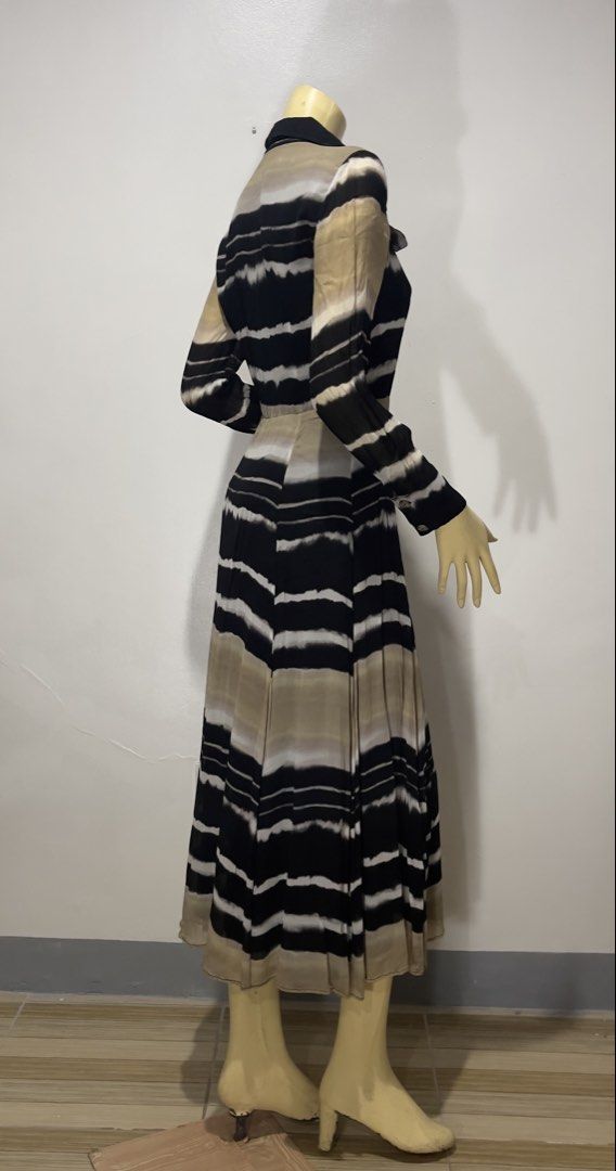 Massimo Ditti office maxi dress (Category: Dresses) located in Antipolo. Submitted by sarisarionlinestore (Listing ID 1461702234, Image 3). Description: .