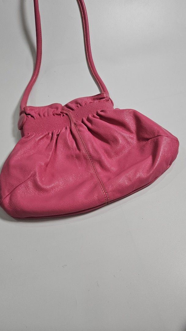 Max mara Shoulder Bag (Category: Shoulder Bags) located in Alfonso. Submitted by jbcamet (Listing ID 1461712443, Image 2). Description: - Made in Italy - Soft leather with gathered detail - Multiple interior compartments for organization - Comfortable shoulder strap - Perfect for everyday use or adding a pop of color.