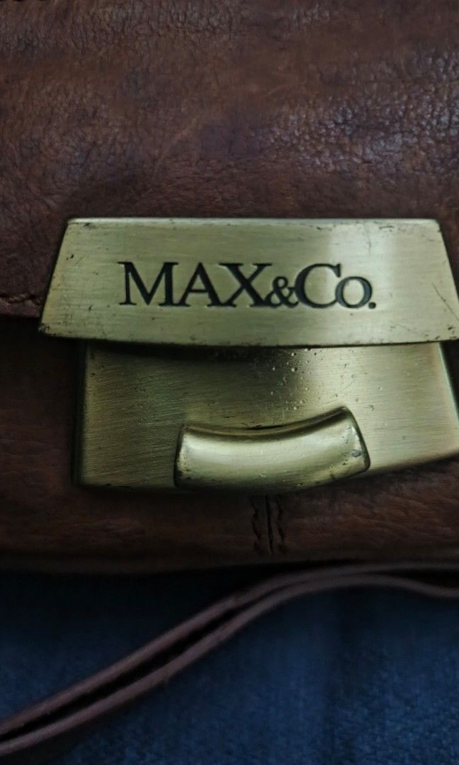 MAX & Co Messenger bag (Category: Luxury Bags & Wallets) located in Urdaneta. Submitted by bernalyn25 (Listing ID 1461610268, Image 3). Description: -MAX &Co messenger bag -Leather interior - Adjustable strap - Excellent to like new condition.