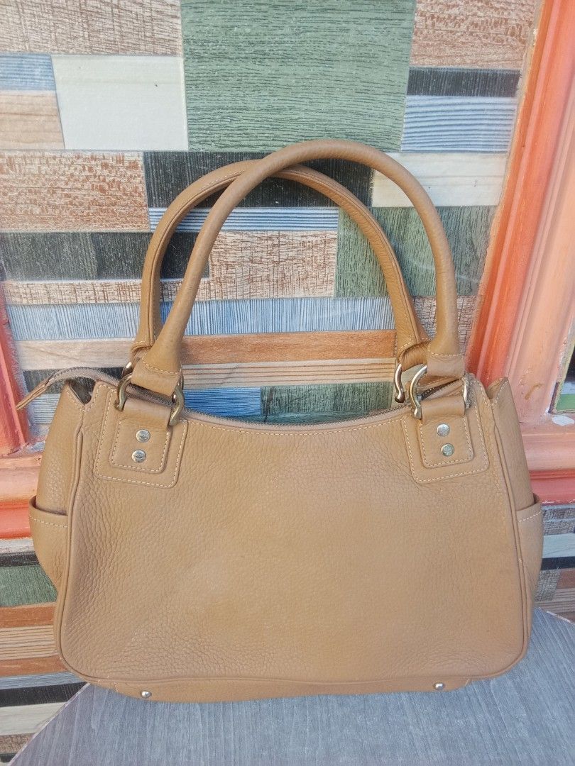 MCM München Leather Shoulder Bag (Category: Shoulder Bags) located in Bacoor. Submitted by aileen678s75866 (Listing ID 1461797619, Image 2). Description: - MCM tan leather shoulder bag - Features classic MCM logo plate and hardware - Spacious interior, perfect for everyday essentials.