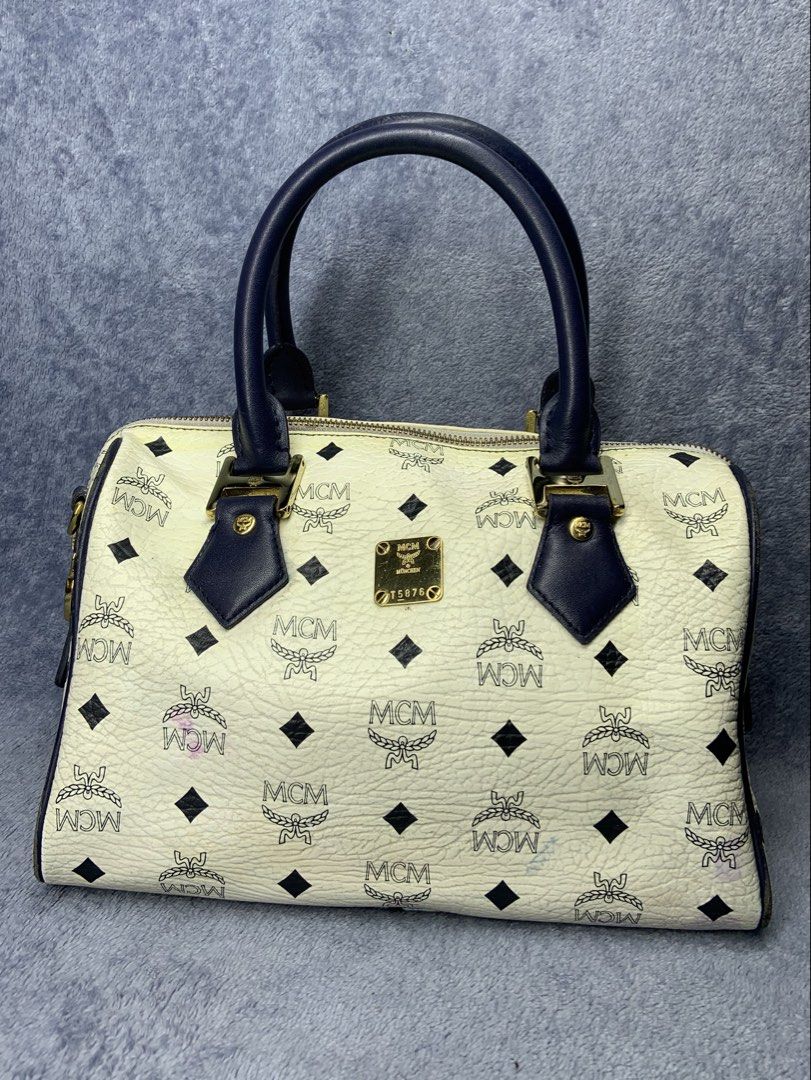 MCM Vicetos Logogram PVC Leather Hand bag (Category: Luxury Bags & Wallets) located in Quezon City. Submitted by jomsellsdope (Listing ID 1461587050, Image 1). Description: no sling.