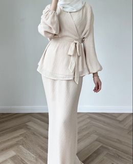 (Category: ) located in . Submitted by thriftnshopwithyana (Listing ID 1461611034, Image 1). Description: .