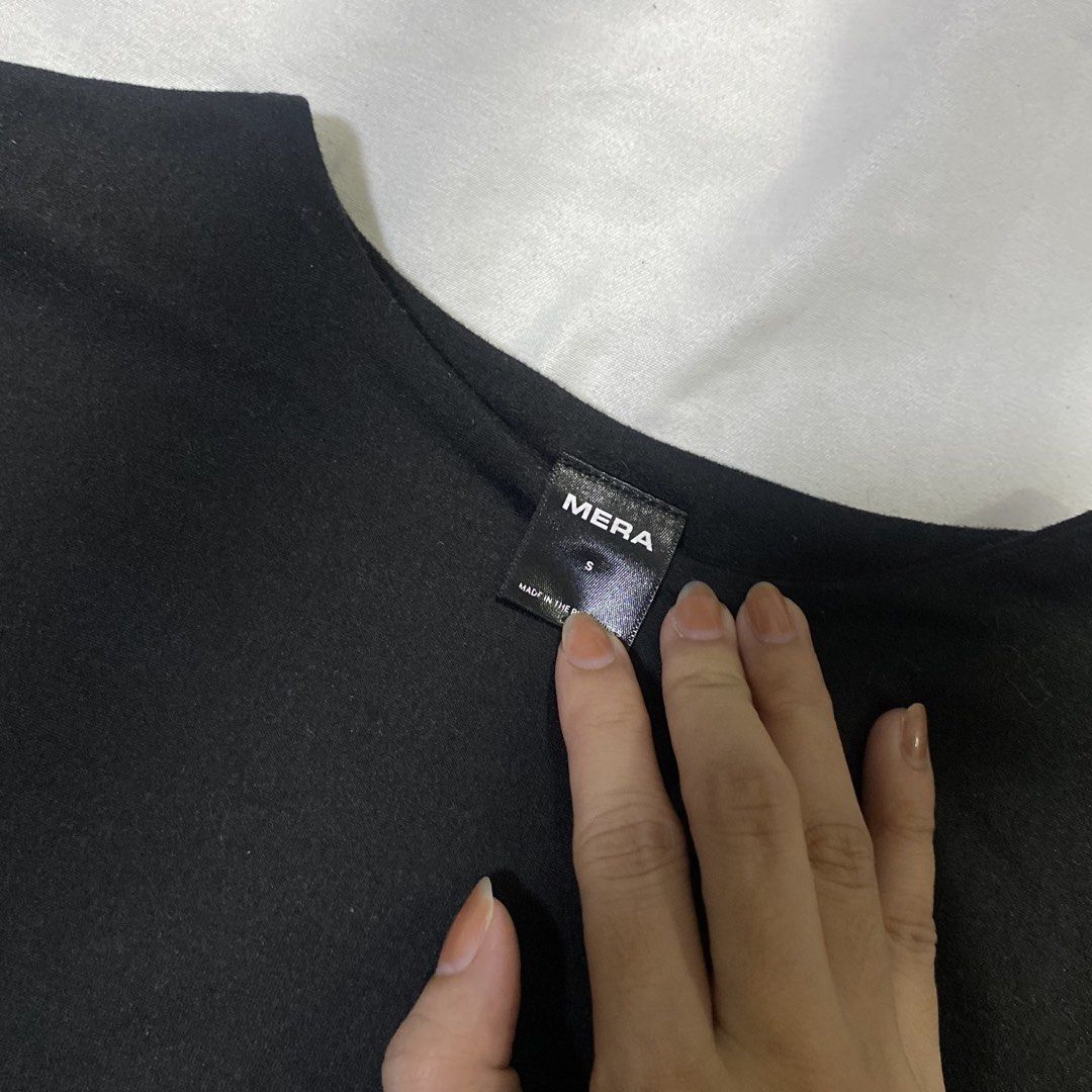 MERA Black Long Sleeve Top (Category: Longsleeves) located in Rizal. Submitted by lili.s.choyce (Listing ID 1461725094, Image 2). Description: - Brand: MERA - Color: Black - Style: Long sleeve top - Features: Simple, versatile, good for layering or wearing on its own - Material: Soft - Best fit: XS (double-lined front).