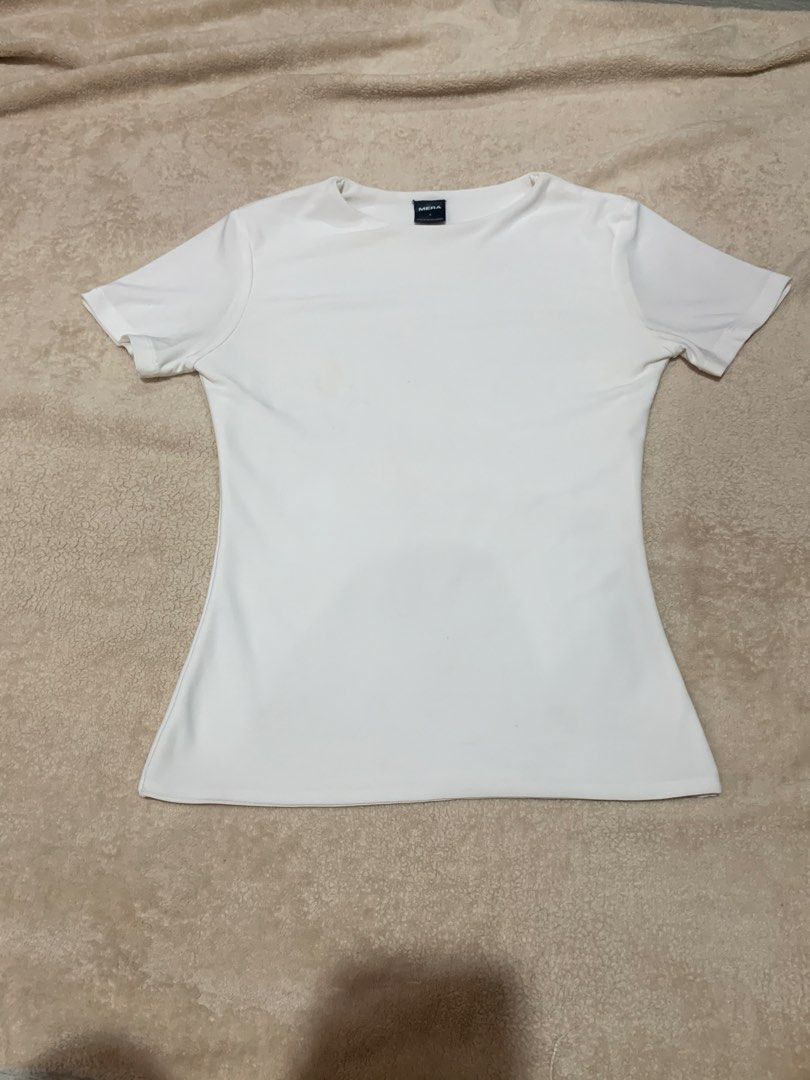 MERA White Short Sleeve T-Shirt (Category: Shirts) located in Davao. Submitted by la__laura (Listing ID 1461773068, Image 1). Description: - Brand: MERA - Color: White - Style: Basic T-shirt - Sleeves: Short - Neckline: Crew neck - Features: Versatile, good for layering or wearing alone - Fit: Snug.