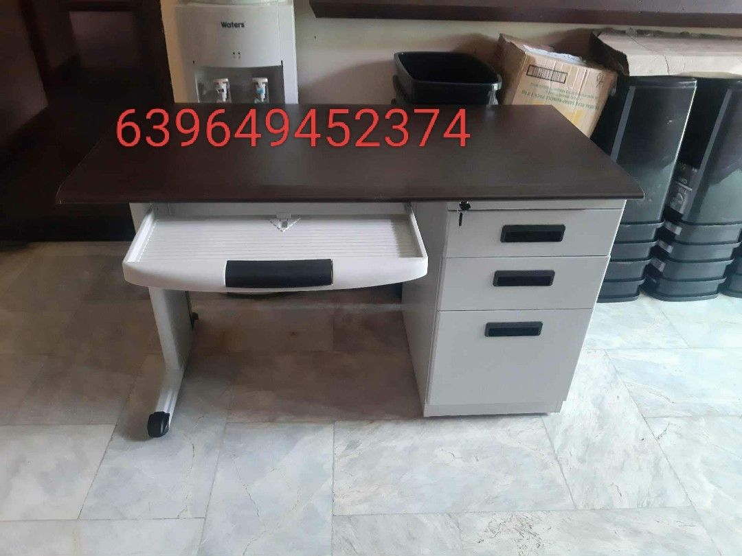 METAL OFFICE TABLE (Category: Chairs) located in Manila. Submitted by maricel_10dorado (Listing ID 1461690316, Image 2). Description: Brand new item On hand stock Free assembly Ready to deliver Accept Bulk orders Cash on delivery Pm for past transaction 639649452374.