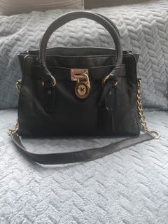 (Category: ) located in . Submitted by kluxurychoices (Listing ID 1461607744, Image 1). Description: .