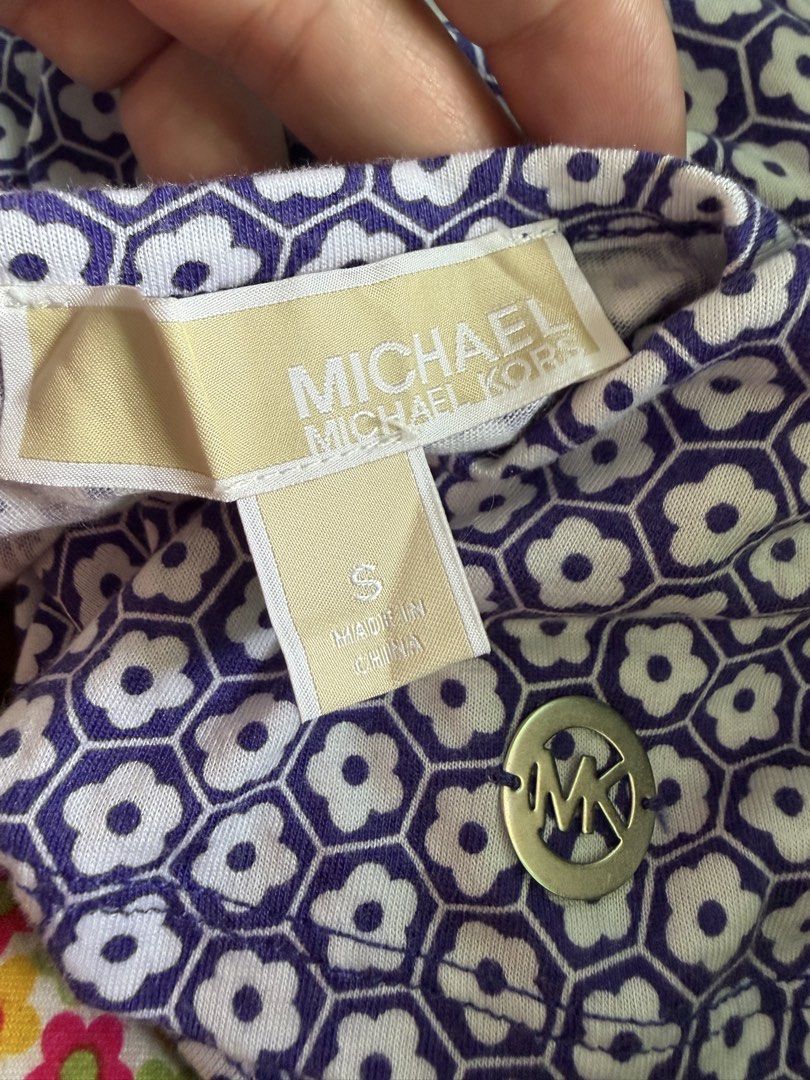 Michael Kors Blue & White Geometric Print Top Size S (Category: Blouses) located in La Trinidad. Submitted by rare_closet_finds (Listing ID 1461797599, Image 3). Description: - Cute Michael Kors top - Blue and white geometric pattern - Short sleeves - Round neckline - size S on tag but can fit medium - Ideal for casual wear - Pairs well with shorts or jeans - dimes: 19”x 25” stretchable.