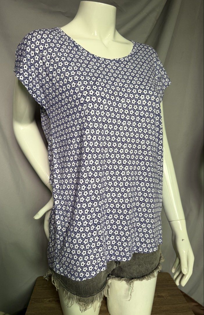 Michael Kors Blue & White Geometric Print Top Size S (Category: Blouses) located in La Trinidad. Submitted by rare_closet_finds (Listing ID 1461797599, Image 2). Description: - Cute Michael Kors top - Blue and white geometric pattern - Short sleeves - Round neckline - size S on tag but can fit medium - Ideal for casual wear - Pairs well with shorts or jeans - dimes: 19”x 25” stretchable.