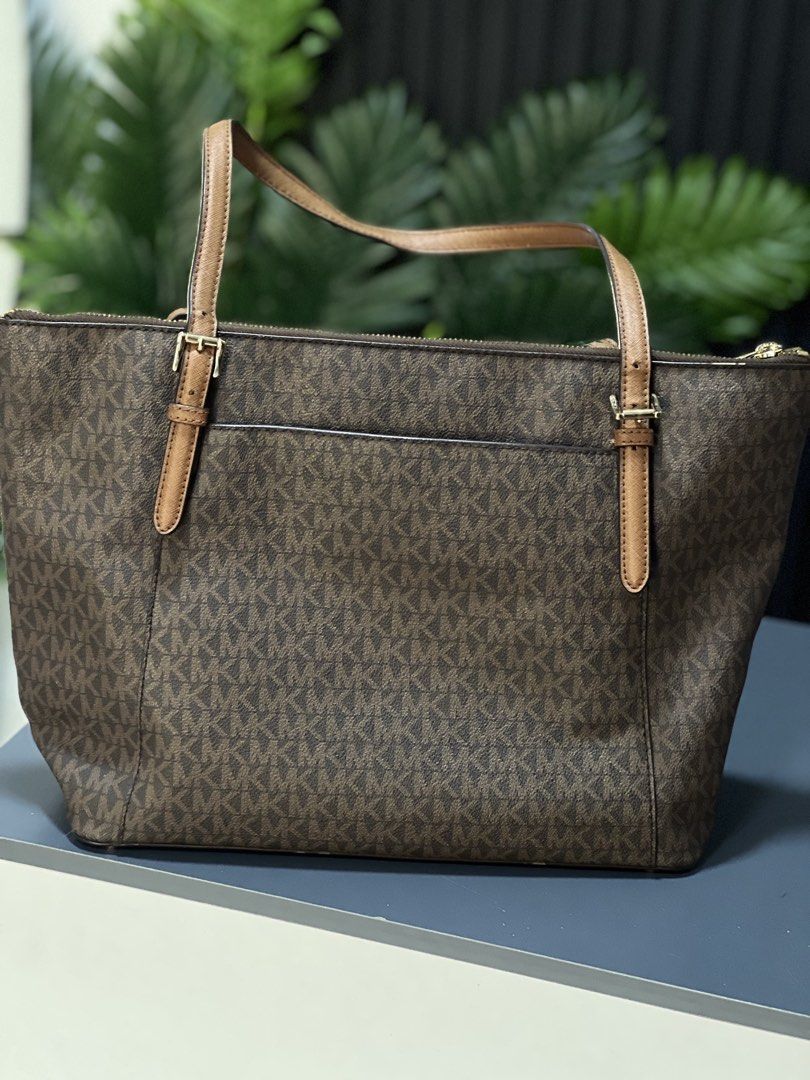 Michael Kors jet set (Category: Tote Bags) located in Angeles City. Submitted by mike_gee99 (Listing ID 1461662725, Image 3). Description: Mk bags jet set Very good condition Authentic 4,500.