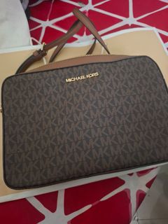 (Category: ) located in . Submitted by amai.closet (Listing ID 1461607402, Image 1). Description: .
