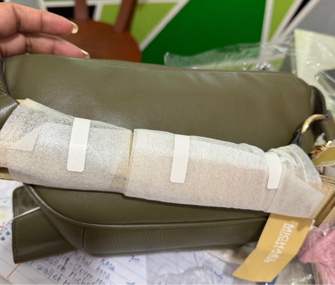 Michael Kors Maisie Large (Category: Cross-body Bags) located in San Juan, Ilocos Sur. Submitted by swiftfire.f9f998 (Listing ID 1461576111, Image 3). Description: MK MAISIE LARGE 2-in-1 2-in-1 SLING PACK/WAIST BAG OLIVE GREEN SHADE WITH DETACHABLE CARD WALLET.