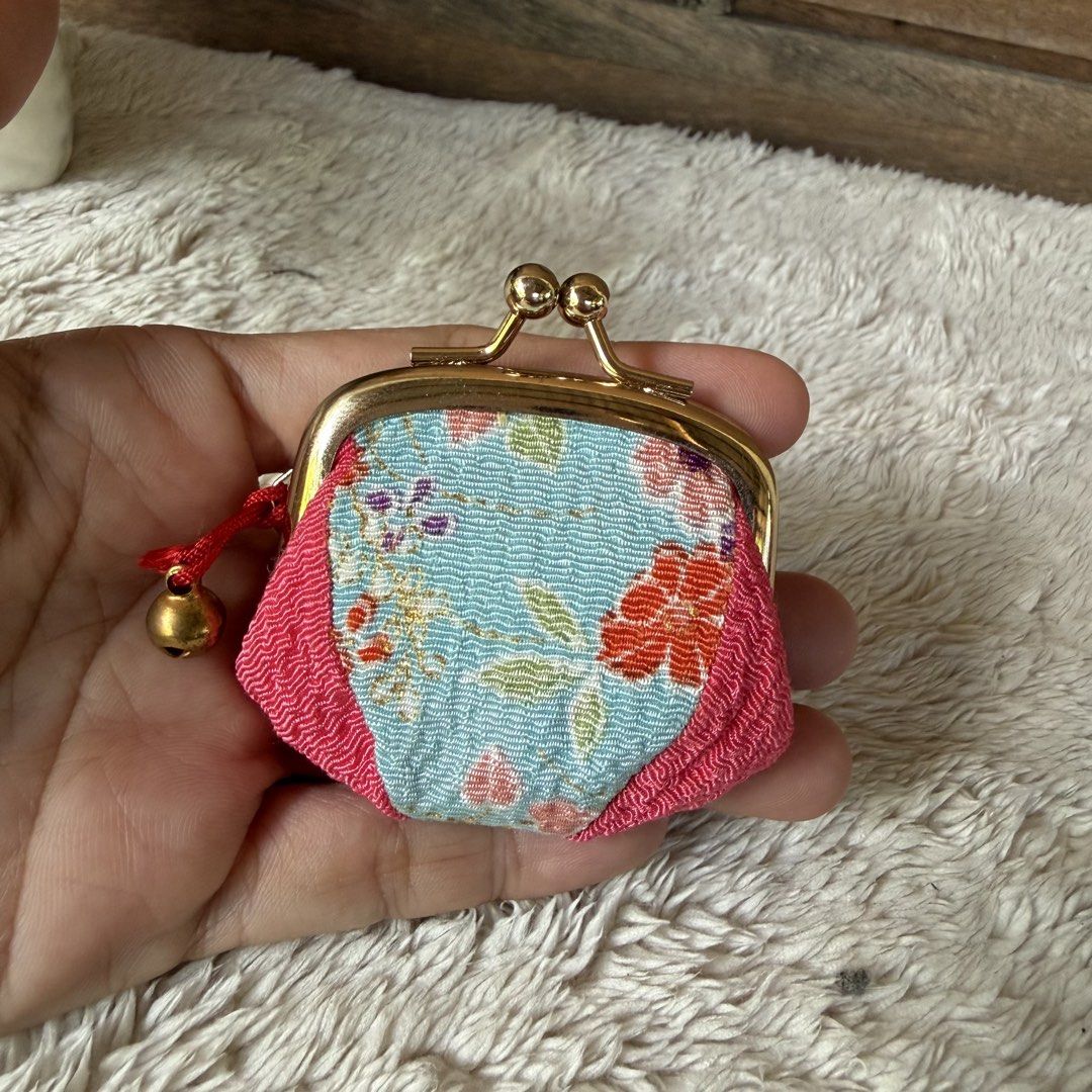 Micro kisslock wallet (Category: Wallets & Card holders) located in Tarlac. Submitted by alta.mayo (Listing ID 1461767881, Image 1). Description: • 2 x 2 inches • Japan anik-anik Guaranteed 💯% Authentic ❎ No Reservation 📌 Mop: Gcash 📌 Courier: JNT 📌 Location: Tarlac.