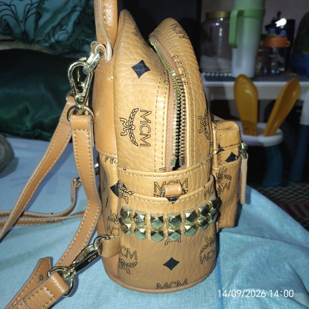 Mini Backpack (Category: Backpacks) located in Kuala Lumpur. Submitted by pijahijah229135 (Listing ID 1461580087, Image 3). Description: ada tali belakang.