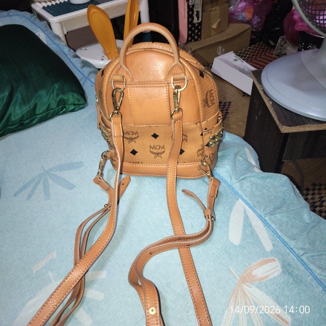 Mini Backpack (Category: Backpacks) located in Kuala Lumpur. Submitted by pijahijah229135 (Listing ID 1461580087, Image 2). Description: ada tali belakang.