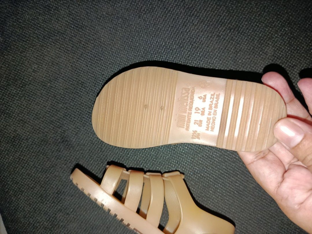 Mini Melissa USA6 (Category: Babies & Kids Fashion) located in Mabalacat. Submitted by clrzzm (Listing ID 1461705289, Image 2). Description: USA6 .