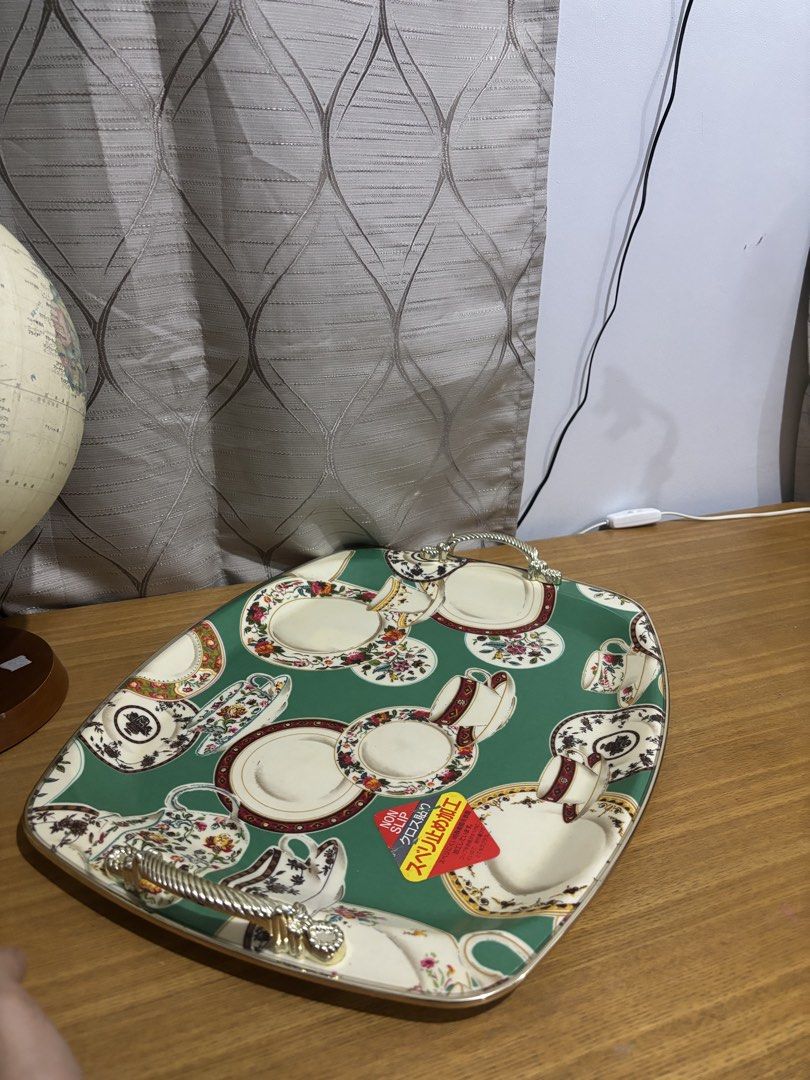 Minton Tray (Category: Other Home Decor) located in Calamba. Submitted by alnsurplus.028 (Listing ID 1461692775, Image 3). Description: Used Minton Tray. A rare and valuable item that you won’t often see anymore. This teacup-patterned tray has a non-slip finish thanks to a special cloth applied to the surface. Minton is a porcelain brand founded in England in 1793. Its innovative painting techniques and high-quality craftsmanship are appreciated 