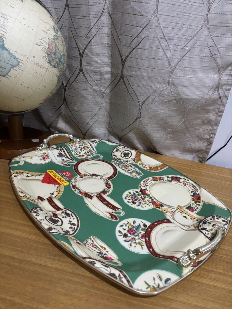 Minton Tray (Category: Other Home Decor) located in Calamba. Submitted by alnsurplus.028 (Listing ID 1461692775, Image 2). Description: Used Minton Tray. A rare and valuable item that you won’t often see anymore. This teacup-patterned tray has a non-slip finish thanks to a special cloth applied to the surface. Minton is a porcelain brand founded in England in 1793. Its innovative painting techniques and high-quality craftsmanship are appreciated 