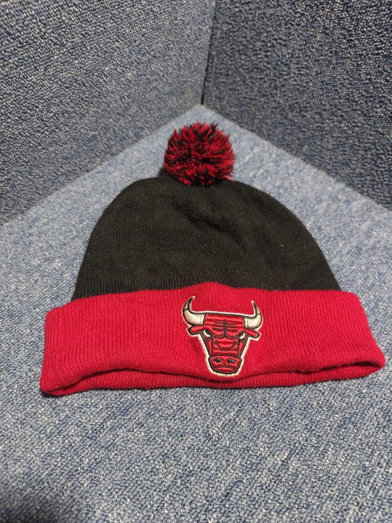 Mitchell & Ness Chicago Bulls Two-Tone Pom Beanie (Category: Activewear) located in Camalaniugan. Submitted by thrifter10 (Listing ID 1461700995, Image 1). Description: .